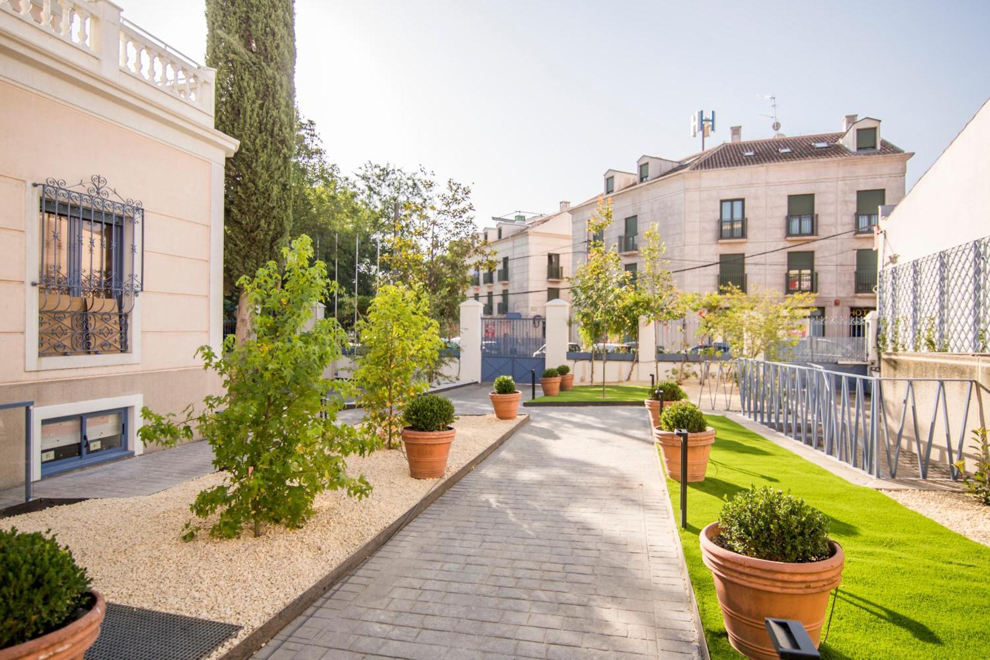 Apartamentos Plaza De Santiago - Estudios Turisticos - 1 Llave Pinto Εξωτερικό φωτογραφία