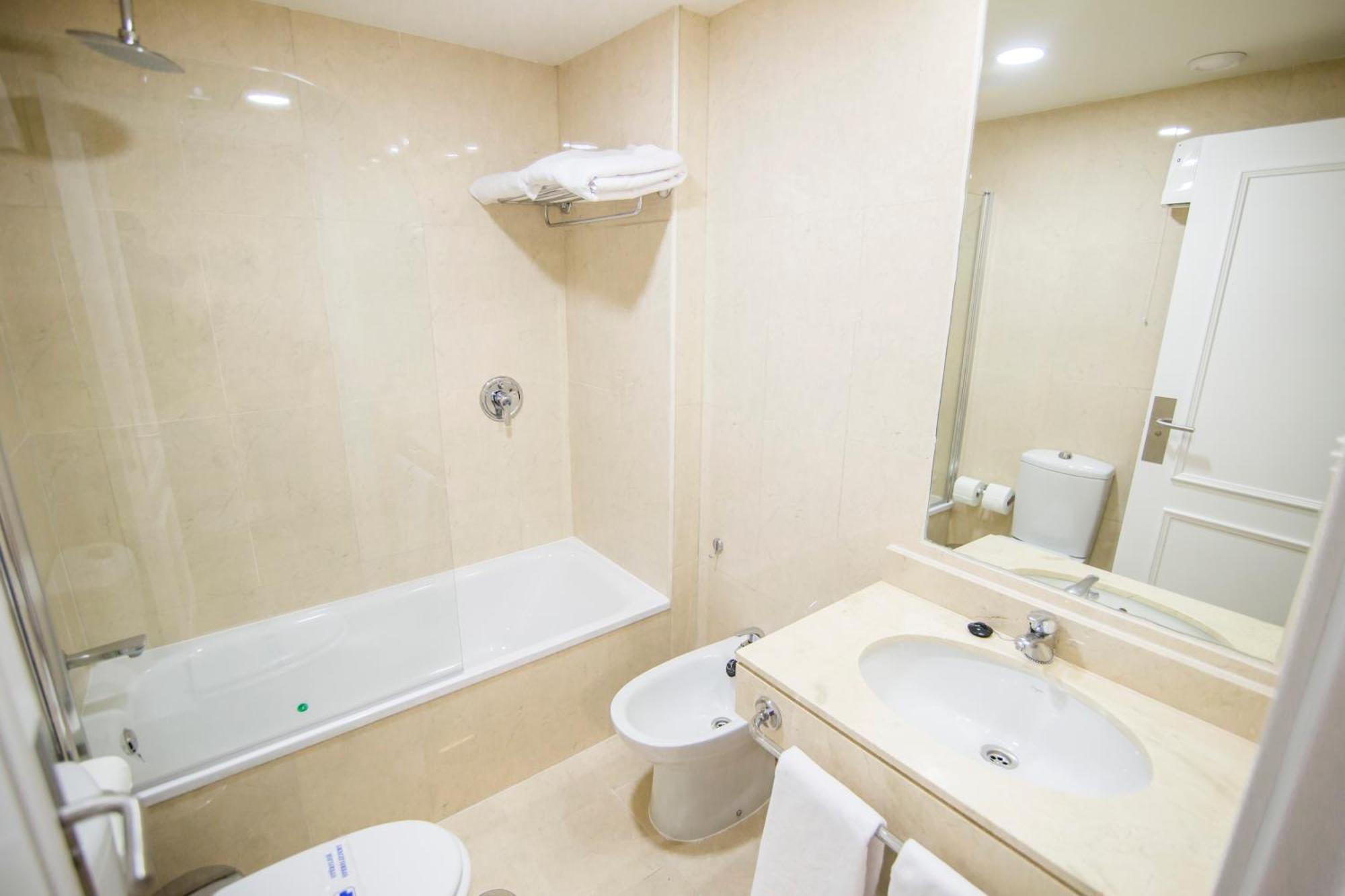 Apartamentos Plaza De Santiago - Estudios Turisticos - 1 Llave Pinto Εξωτερικό φωτογραφία