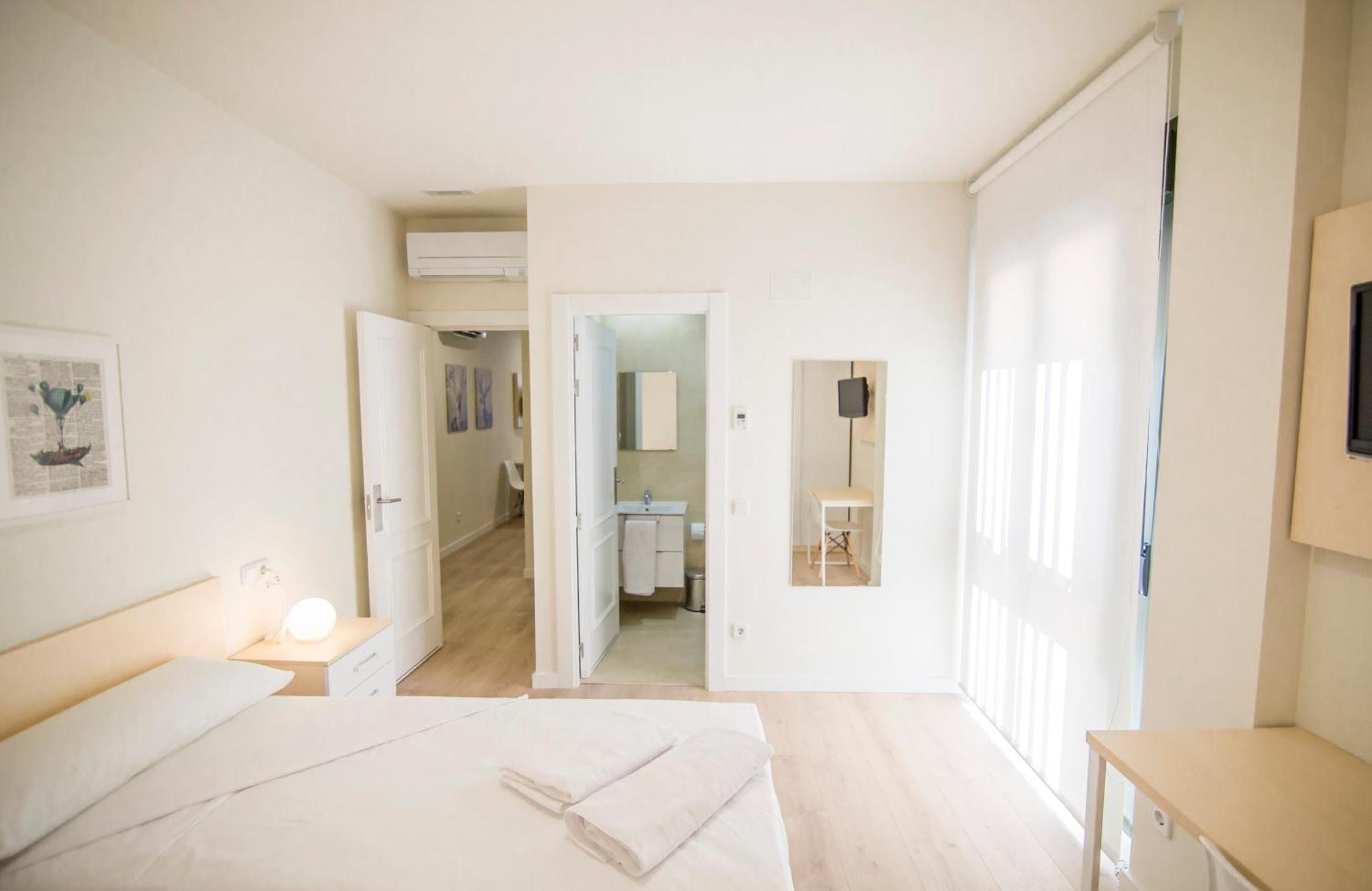 Apartamentos Plaza De Santiago - Estudios Turisticos - 1 Llave Pinto Εξωτερικό φωτογραφία