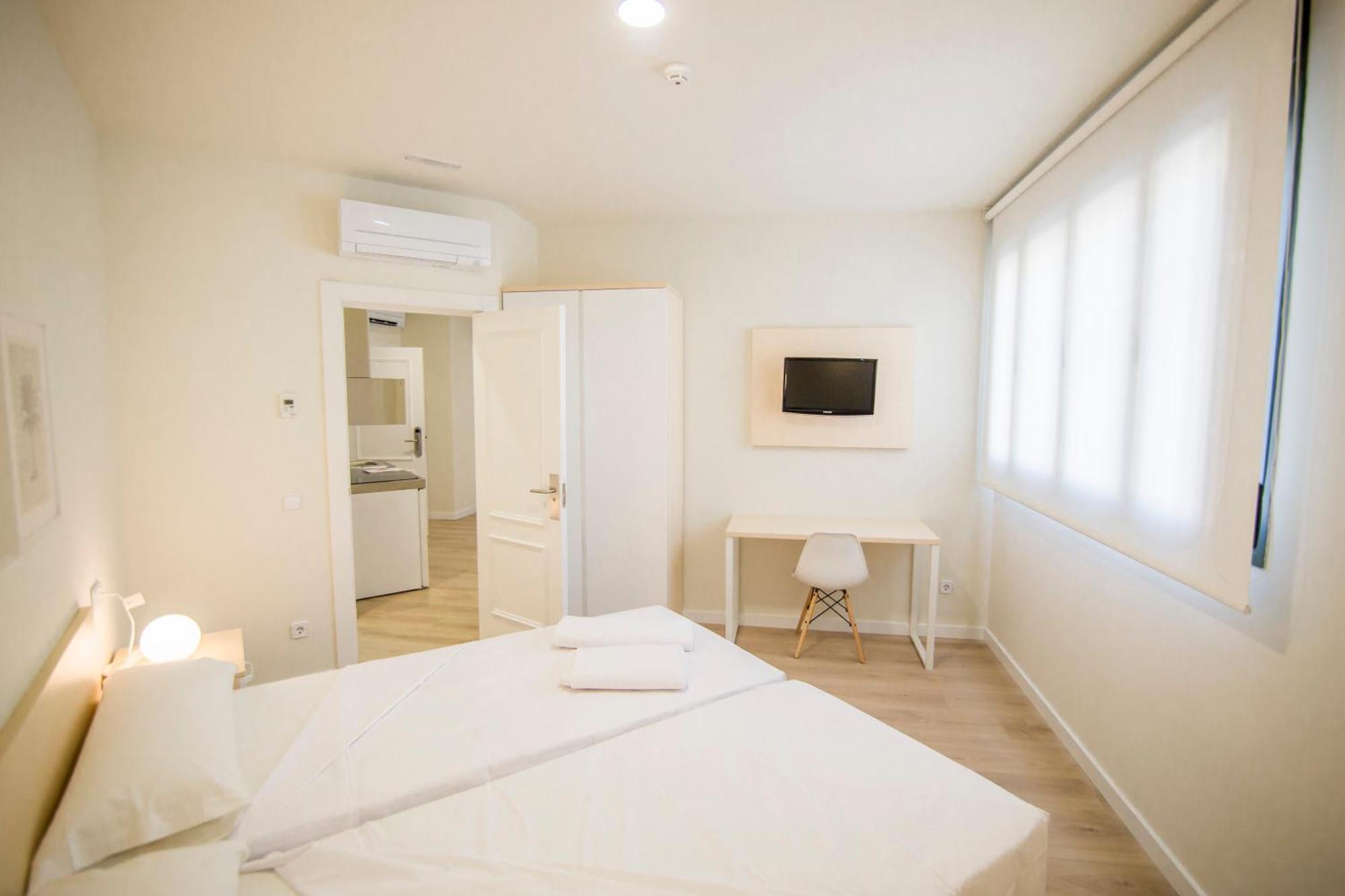Apartamentos Plaza De Santiago - Estudios Turisticos - 1 Llave Pinto Εξωτερικό φωτογραφία