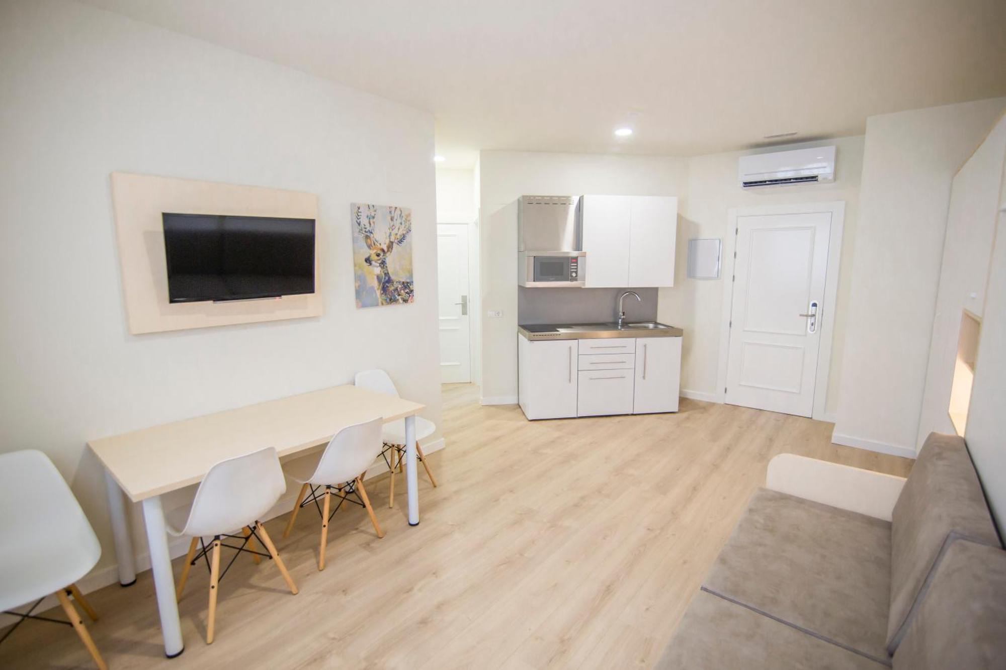 Apartamentos Plaza De Santiago - Estudios Turisticos - 1 Llave Pinto Εξωτερικό φωτογραφία