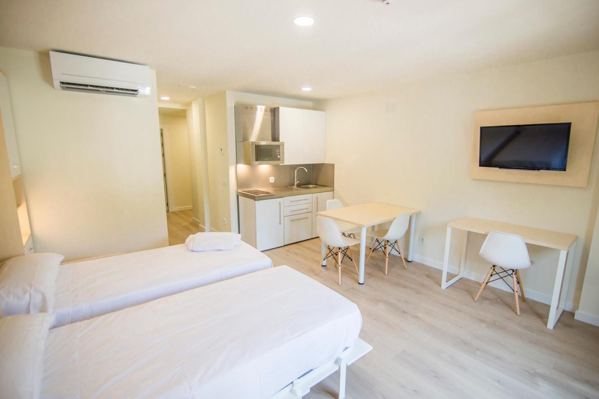 Apartamentos Plaza De Santiago - Estudios Turisticos - 1 Llave Pinto Εξωτερικό φωτογραφία