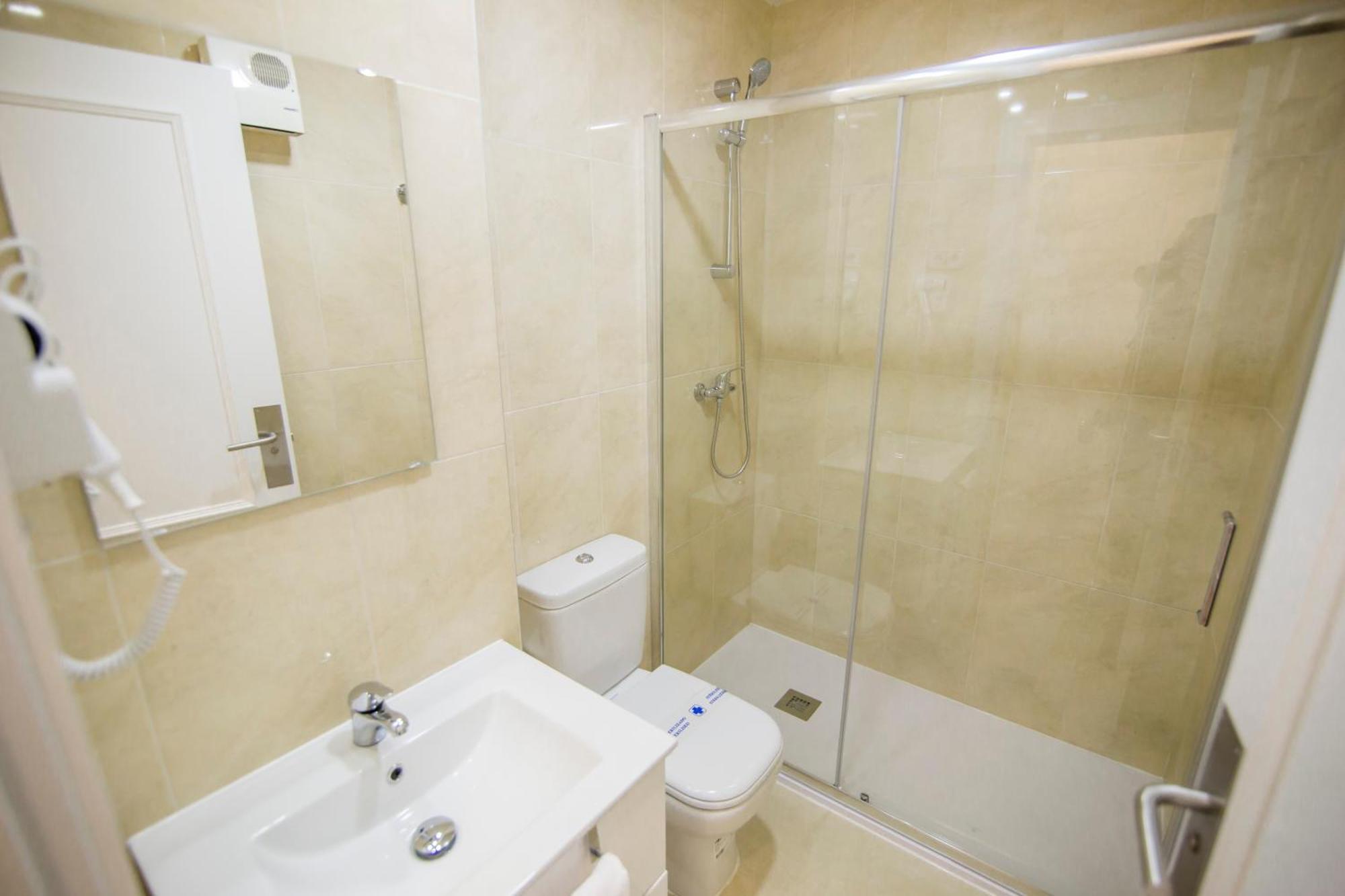 Apartamentos Plaza De Santiago - Estudios Turisticos - 1 Llave Pinto Εξωτερικό φωτογραφία