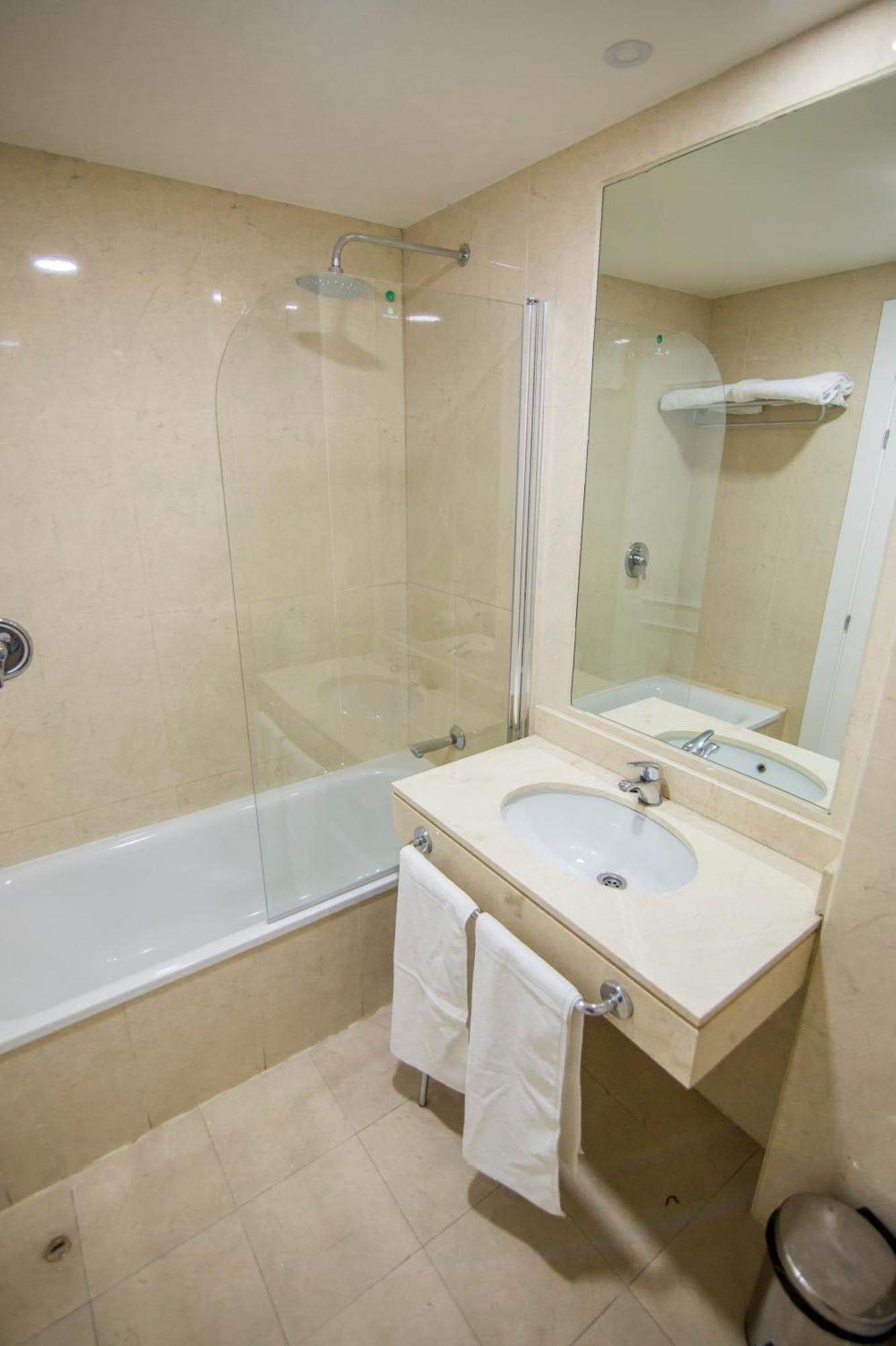 Apartamentos Plaza De Santiago - Estudios Turisticos - 1 Llave Pinto Εξωτερικό φωτογραφία